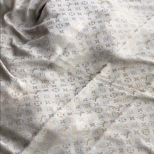 Louis Vuitton scarve